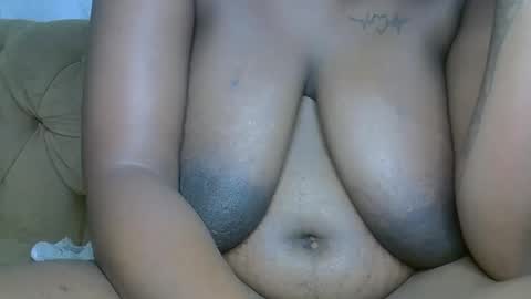 Snapshot of queeen_sly chatting on February 2026 05:27:01 PM queeen online show from February 2026 05:27:01 PM