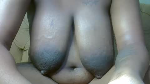 Snapshot of queeen_sly chatting on February 2026 09:22:02 PM queeen online show from February 2026 09:22:02 PM