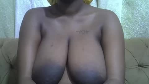 Snapshot of queeen_sly chatting on February 2026 07:29:02 AM queeen online show from February 2026 07:29:02 AM