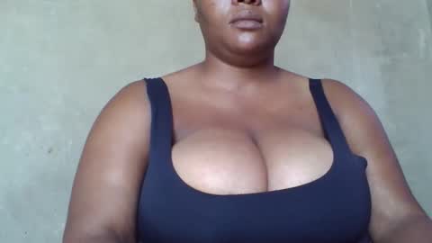 Snapshot of queen2302 chatting on April 2026 08:26:01 AM queen2302 online show from April 2026 08:26:01 AM