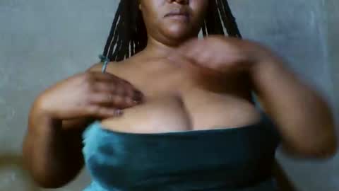 Snapshot of queen2302 chatting on April 2026 01:14:01 AM queen2302 online show from April 2026 01:14:01 AM