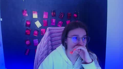 Snapshot of queen_amelie chatting on February 2026 12:37:01 PM Amelie online show from February 2026 12:37:01 PM