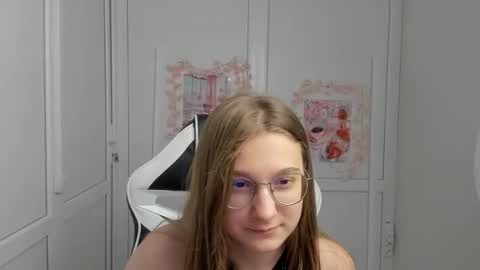 Amelie online show from June 2026 07:39:01 AM