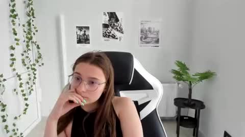 Amelie online show from June 2026 09:02:01 AM