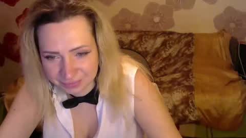 Snapshot of queen_daenerys chatting on December 2024 06:04:02 PM Queen Daenerys online show from December 2024 06:04:02 PM