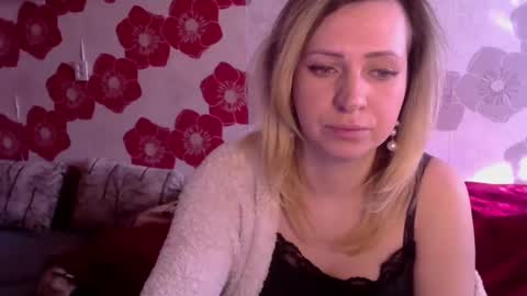 Snapshot of queen_daenerys chatting on February 2025 08:27:02 AM Queen Daenerys online show from February 2025 08:27:02 AM