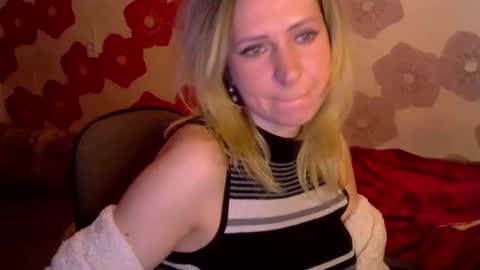 Snapshot of queen_daenerys chatting on February 2025 06:27:02 PM Queen Daenerys online show from February 2025 06:27:02 PM