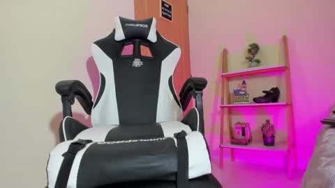 Your Queen Esthefi online show from January 2025 03:58:01 PM