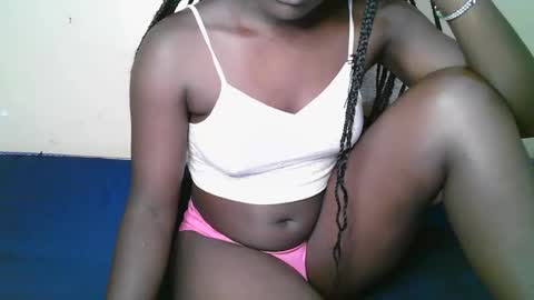 Snapshot of queen_latasha chatting on October 2025 08:42:01 PM queen_latasha online show from October 2025 08:42:01 PM