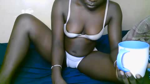 Snapshot of queen_latasha chatting on December 2025 06:46:02 PM queen_latasha online show from December 2025 06:46:02 PM