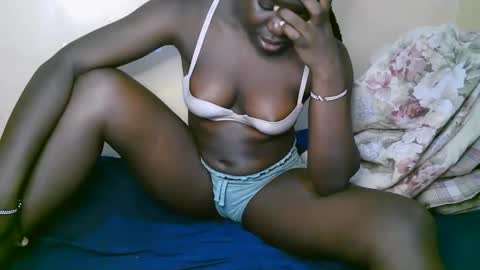 Snapshot of queen_latasha chatting on December 2025 08:38:01 PM queen_latasha online show from December 2025 08:38:01 PM