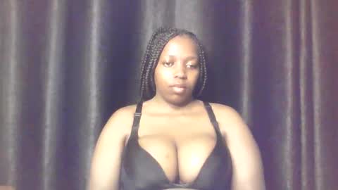 Snapshot of queen_melanine chatting on February 2026 04:18:02 AM QUEEN online show from February 2026 04:18:02 AM