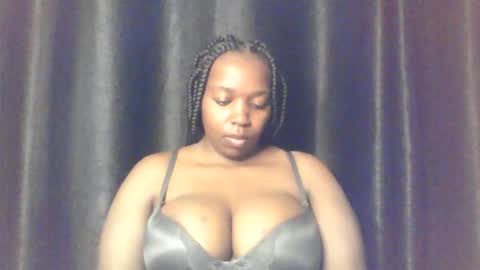 Snapshot of queen_melanine chatting on March 2026 03:52:02 AM QUEEN online show from March 2026 03:52:02 AM