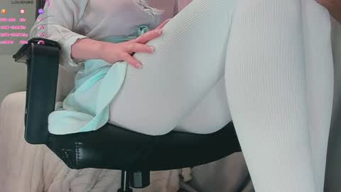 Snapshot of queen_nylon chatting on May 2026 02:55:02 PM Carly online show from May 2026 02:55:02 PM
