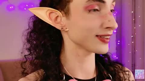 Snapshot of queen_of_tease chatting on March 2026 09:40:02 PM queen_of_tease online show from March 2026 09:40:02 PM