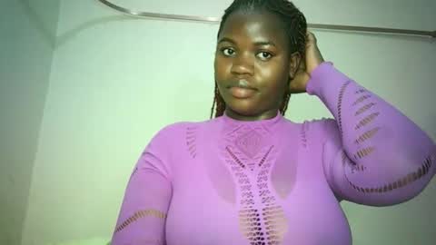 Snapshot of queen_sarafina chatting on April 2026 05:16:01 AM Queen Sara online show from April 2026 05:16:01 AM