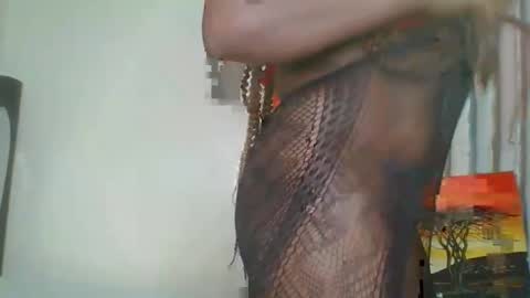 Snapshot of queen_wow2 chatting on April 2026 10:00:01 AM queen online show from April 2026 10:00:01 AM