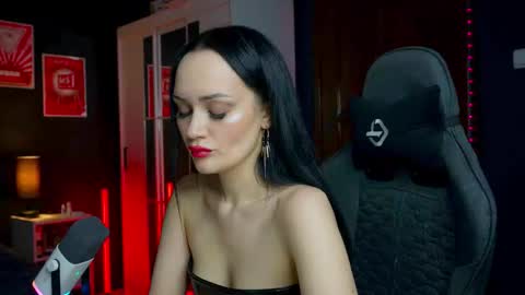 Snapshot of queenaliss chatting on January 2026 10:17:02 AM Your world and the universe Aliss online show from January 2026 10:17:02 AM