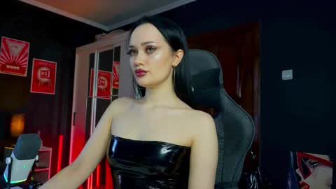 Snapshot of queenaliss chatting on January 2026 08:20:01 AM Your world and the universe Aliss online show from January 2026 08:20:01 AM