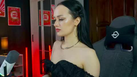 Snapshot of queenaliss chatting on February 2026 06:40:02 AM Your world and the universe Aliss online show from February 2026 06:40:02 AM