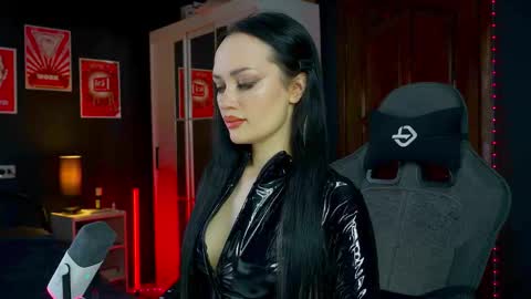 Snapshot of queenaliss chatting on February 2026 04:49:02 AM Your world and the universe Aliss online show from February 2026 04:49:02 AM