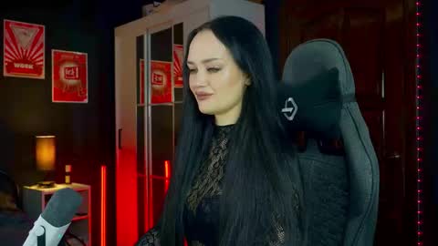 Snapshot of queenaliss chatting on February 2026 06:21:01 AM Your world and the universe Aliss online show from February 2026 06:21:01 AM