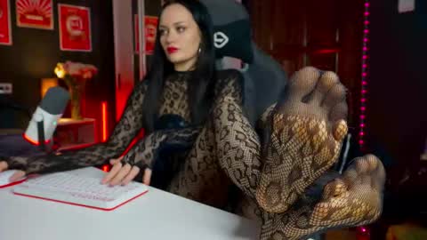 Snapshot of queenaliss chatting on February 2026 07:51:01 AM Your world and the universe Aliss online show from February 2026 07:51:01 AM