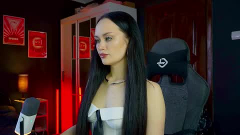 Snapshot of queenaliss chatting on February 2026 08:27:02 AM Your world and the universe Aliss online show from February 2026 08:27:02 AM