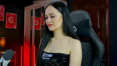 Snapshot of queenaliss chatting on February 2026 06:36:02 AM Your world and the universe Aliss online show from February 2026 06:36:02 AM