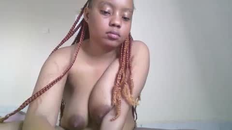 Snapshot of queenbeiby05 chatting on March 2026 06:30:01 AM queen online show from March 2026 06:30:01 AM