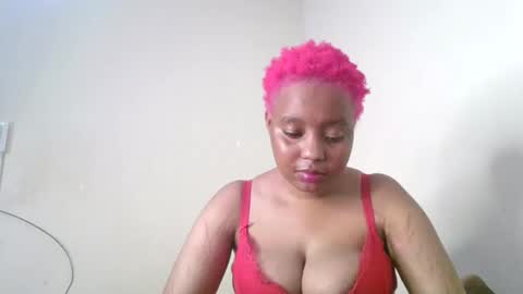 Snapshot of queenbeiby05 chatting on April 2026 07:41:01 PM queen online show from April 2026 07:41:01 PM
