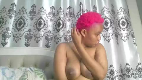 Snapshot of queenbeiby05 chatting on April 2026 06:13:02 PM queen online show from April 2026 06:13:02 PM