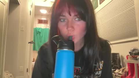 Snapshot of queencassidyy chatting on December 2025 02:42:01 AM Cassidy online show from December 2025 02:42:01 AM