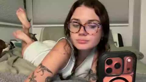 Snapshot of queencassidyy chatting on April 2026 03:48:01 AM Cassidy online show from April 2026 03:48:01 AM