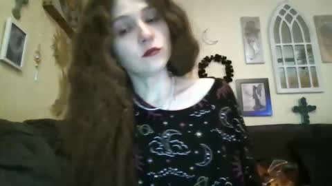 queencrimsonlvx online show from April 2026 11:28:01 AM