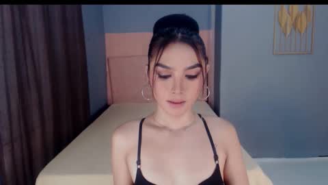 queenemeraldts online show from November 2025 05:18:02 AM