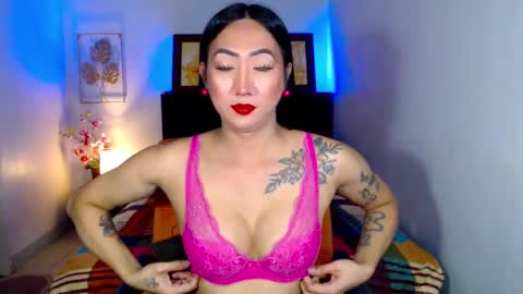 Snapshot of queenmistressts chatting on February 2025 11:43:02 AM QUEEN online show from February 2025 11:43:02 AM