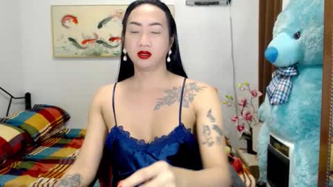 QUEEN online show from November 2025 09:53:01 AM