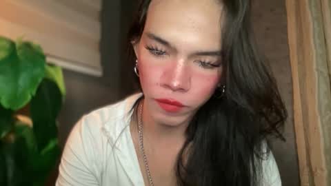 QUEEN online show from April 2026 09:04:02 PM