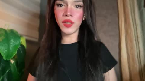 Snapshot of queenn_xxx chatting on April 2026 04:41:01 AM QUEEN online show from April 2026 04:41:01 AM