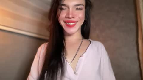 Snapshot of queenn_xxx chatting on April 2026 03:19:01 AM QUEEN online show from April 2026 03:19:01 AM
