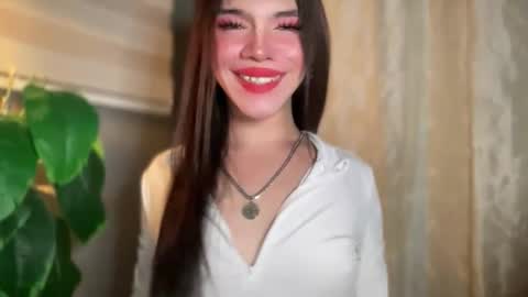 Snapshot of queenn_xxx chatting on May 2026 06:02:02 PM QUEEN online show from May 2026 06:02:02 PM