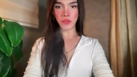 Snapshot of queenn_xxx chatting on May 2026 03:23:01 AM QUEEN online show from May 2026 03:23:01 AM