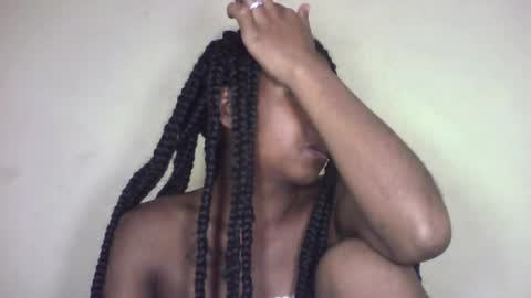 queennaya online show from August 2026 08:33:01 PM