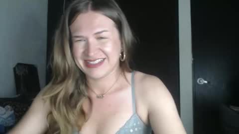 Snapshot of queennicky88 chatting on December 2024 03:43:01 AM Nico online show from December 2024 03:43:01 AM