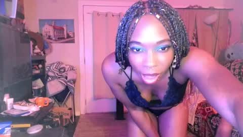 Snapshot of queenofheartsfaerah chatting on January 2025 07:04:02 AM QueenOfHearts online show from January 2025 07:04:02 AM