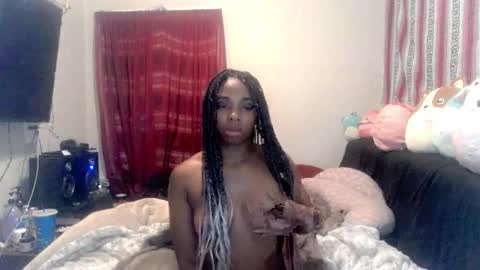 Snapshot of queenofheartsfaerah chatting on February 2025 07:27:01 AM QueenOfHearts online show from February 2025 07:27:01 AM