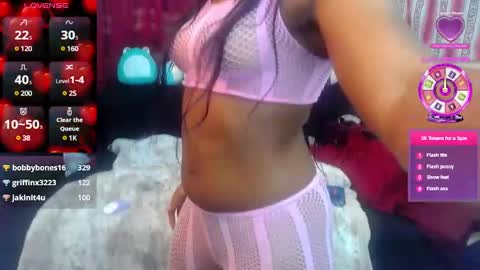 Snapshot of queenofheartsfaerah chatting on March 2025 01:53:02 AM QueenOfHearts online show from March 2025 01:53:02 AM