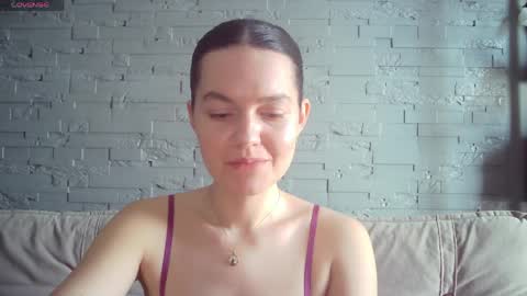 Snapshot of queenofmodels chatting on April 2026 06:00:02 AM QueenOfModels online show from April 2026 06:00:02 AM