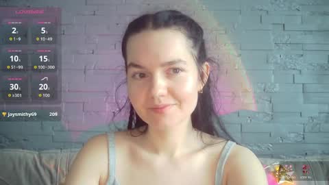 Snapshot of queenofmodels chatting on April 2026 05:18:02 AM QueenOfModels online show from April 2026 05:18:02 AM